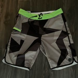 Volcom mod tech board shorts size 32